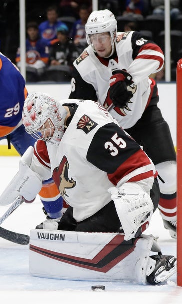 Varlamov makes 21 saves, Islanders beat Coyotes 4-2